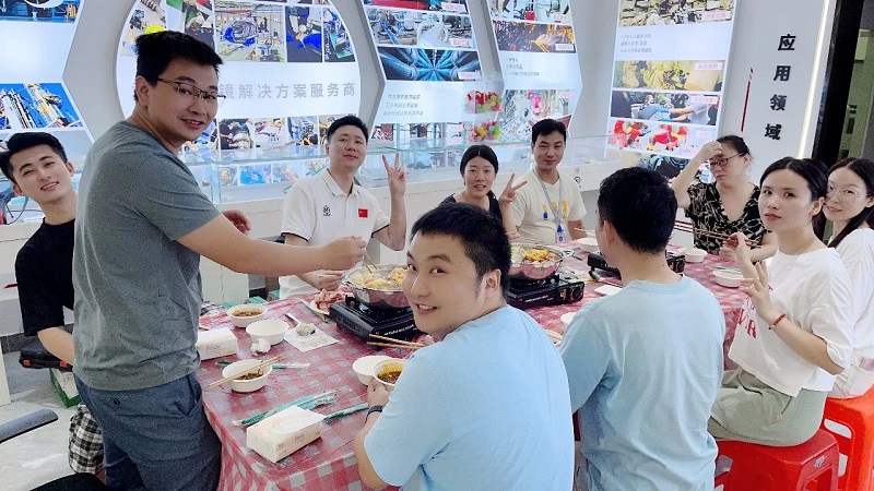 歡聚一堂，“趣”“味”無(wú)限—微視光電舉行月度聚餐趣味小活動(dòng)